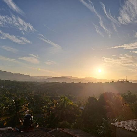 Dreamscape Home Stay Канди Экстерьер фото